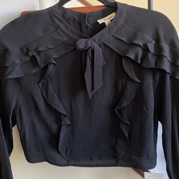 NWT For Love & Lemons Revolve 🔥 Poppy Ruffle Cropped Top Black Sz M - Picture 3 of 12